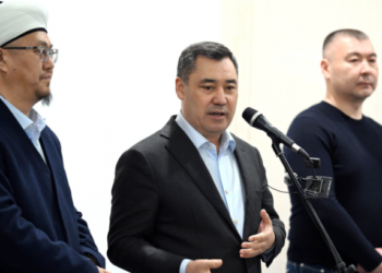 Садыр Жапаров: «Дааватка зыңкыйып кийинген, сакал-муруту тегизделген, билими толукту жиберсек жакшы болмок»