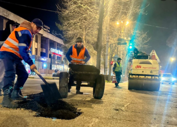 Айдоочуларга жакшы кабар! Бишкекте чуңкурларды жамоо иштери уланып жатат