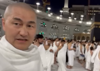 Шайлообек Атазов Меккеде жүргөн видеосу менен бөлүштү