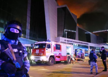 «Крокус сити холлдогу» өрт күч алып, чатыры түшө баштады (видео)