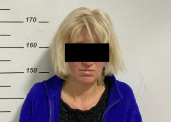 «Чогуу спирт ичимдигин ичишкен». Жалал-Абадда күйөөсүн өлтүрүүгө шектелген аял кармалды