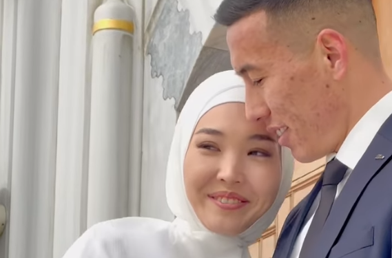 Футбол боюнча кураманын коргоочусу Бактыяр Дүйшөбеков үйлөндү