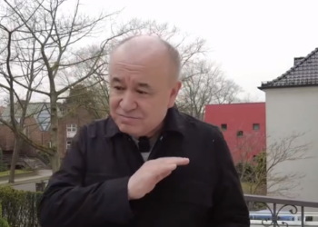 Өмүрбек Текебаев «30 жылда эмне кылды?» дегендерге жана депутатка жооп берди