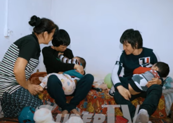 «Майыптыгы бар эки кызым зордукталып жүрүптүр, экөө тең төрөдү» дейт апасы