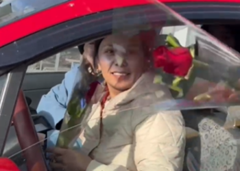 Жалал-Абад милициясы айымдардын маанайын көтөрдү (видео)