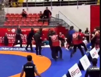 Акжол Махмудовду жеңген түрк балбаны чуу чыгарды (видео)