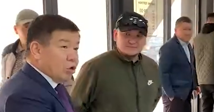 «Ипотекага үйдү мамкызматкерлер эле алат экен» деген тамада калп айтканын моюндады (видео)