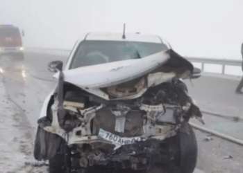 Казакстанда жол кырсыктан каза болгон 8 адамдын сөөгүн жерге бере албай жатышат