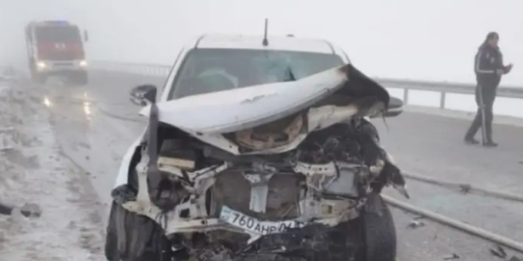 Казакстанда жол кырсыктан каза болгон 8 адамдын сөөгүн жерге бере албай жатышат