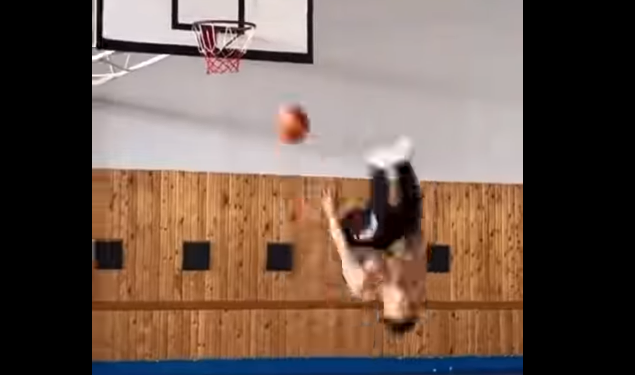 Жоламан Шаршенбековдун буту менен топту баскетболдун шакекчесине салган видеосу тарады