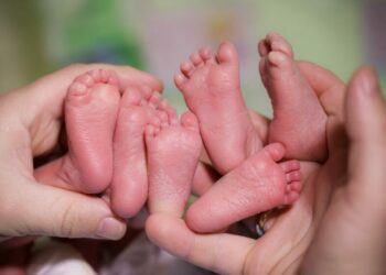 Сүйүнчү! Бишкекте 35 жаштагы аял 3 эм төрөлдү