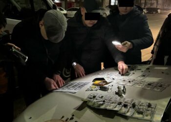 Башкы прокуратура: «Милиция кызматкери пара алып жаткан жеринен кармалды»