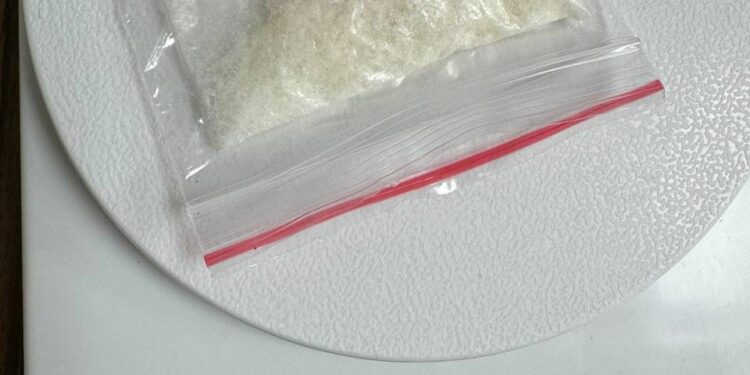 Telegram аркылуу баңгизат сатып, криптовалюталык кызмат көрсөткөн топ кармалды