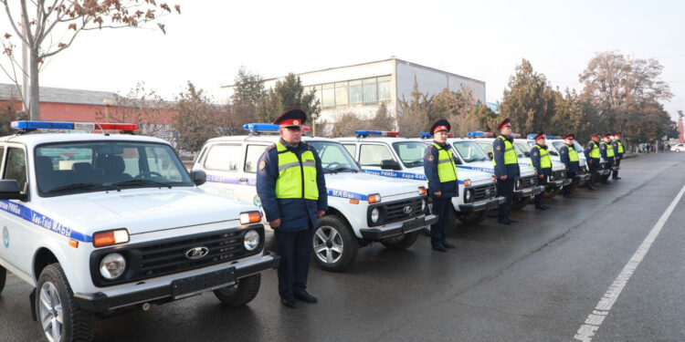 Баткен облустук милициясына 16 кызматтык унаа тапшырылды (сүрөт)