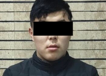 Бишкекте 20 жаштагы жигит баңгизат менен кармалды. Ал баңгизат сакталган жерлерди да көрсөтүп берген