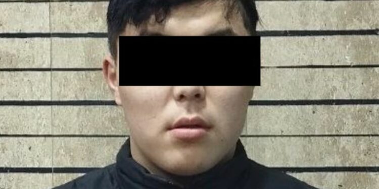 Бишкекте 20 жаштагы жигит баңгизат менен кармалды. Ал баңгизат сакталган жерлерди да көрсөтүп берген