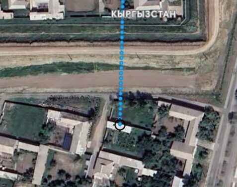 Бек-Абад айылындагы үйдөн тоннель табылды. Ал аркылуу контрабандалык жүк ташылып турганбы?