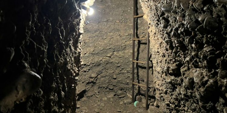 Сузакта жер асты менен Өзбекстанга өтүүчү дагы бир тоннель табылды (видео)