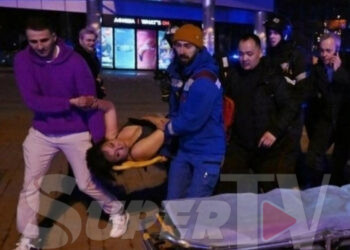 «Крокустагы» кандуу окуяда каза болгондорду, жаракат алгандарды чыгарышкан кыргызстандык окуя тууралуу айтып берди