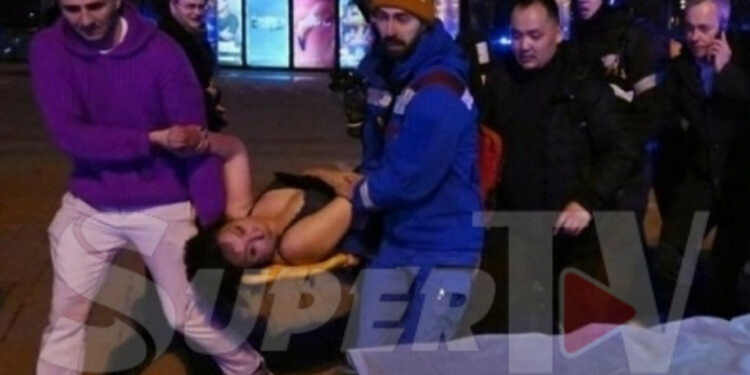 «Крокустагы» кандуу окуяда каза болгондорду, жаракат алгандарды чыгарышкан кыргызстандык окуя тууралуу айтып берди