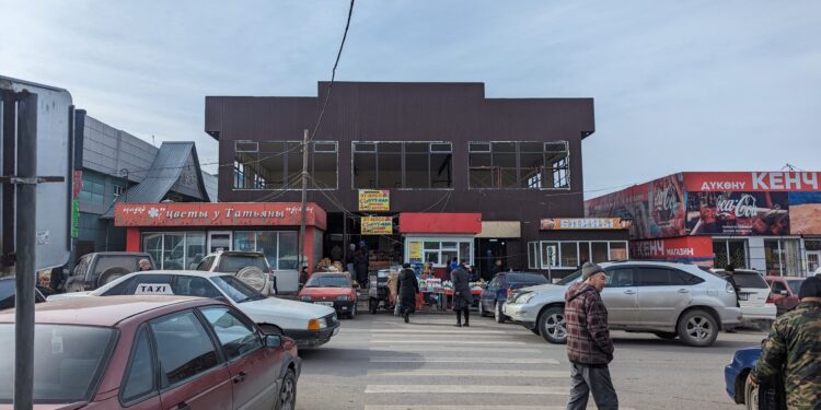 Караколдо «Бугу» жана «Макиш» базарынын ээси кармалып, базар мамлекетке өттү