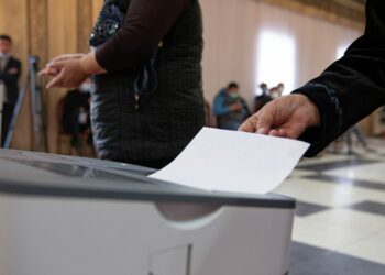 Баткен, Ош жана Кара-Суу округу боюнча депутаттыкка ат салышып жаткандардын тизмеси