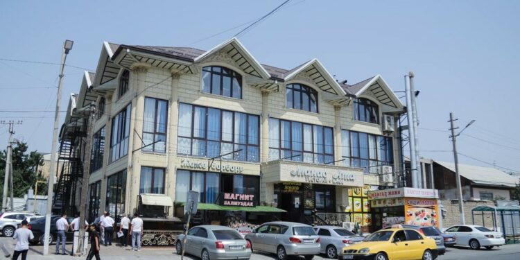 “Манас-Ата” кафесинин кызыл сызыкка чыккан бөлүгү буздурулду