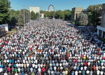 Бишкекте Айт намазы аянтта эмес, мечиттерде окулат