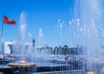 1-майда Бишкектеги фонтандар ишке кирет