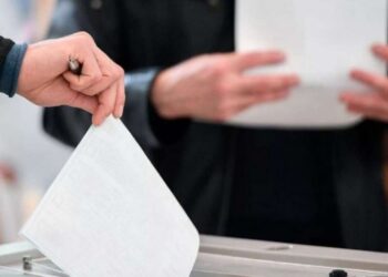 Кыргызстанда үч округ боюнча Жогорку Кеңештин депутаттарын шайлоо башталды