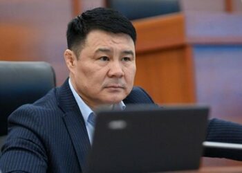 Тазабек Икрамов: «Бишкектин жолдорундагы чуңкурларга балык бакса болчудай болуп калды»