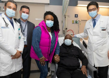 АКШда чочконун бөйрөгү салынган адам ооруканадан чыгарылды