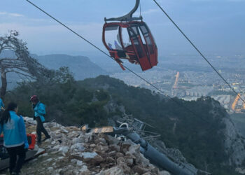 Түркиянын Антальясында асма жолдун кабинасы кулап, Кыргыз жараны жабыркады
