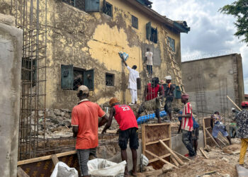 «Дубалы урап калган». Нигерияда жамгырдан улам 118 адам абактан качты