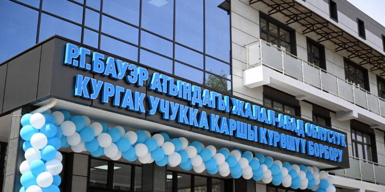 Жалал-Абад шаарында облустук кургак учукка каршы күрөшүү борборунун жаңы имаратынын ачылыш аземи өттү