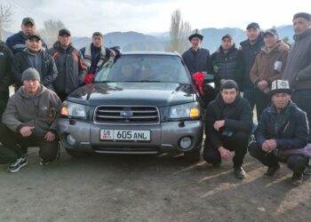 Нарында жаштар бир нече имамга унаа белек кылышты (сүрөт)