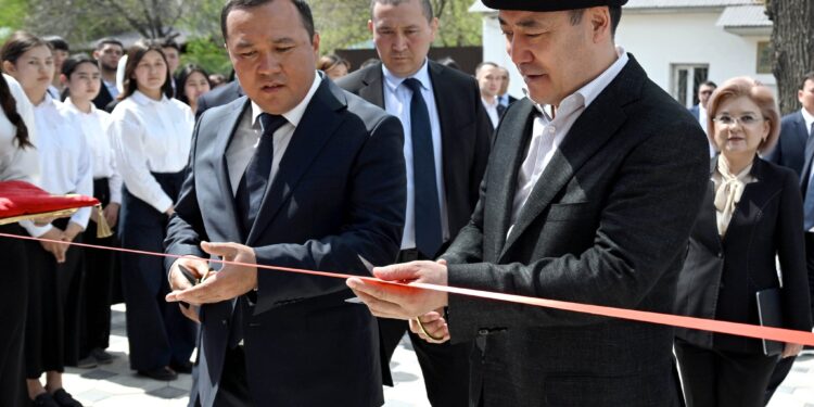 Садыр Жапаров Жалал-Абадда IT-борборун ачты