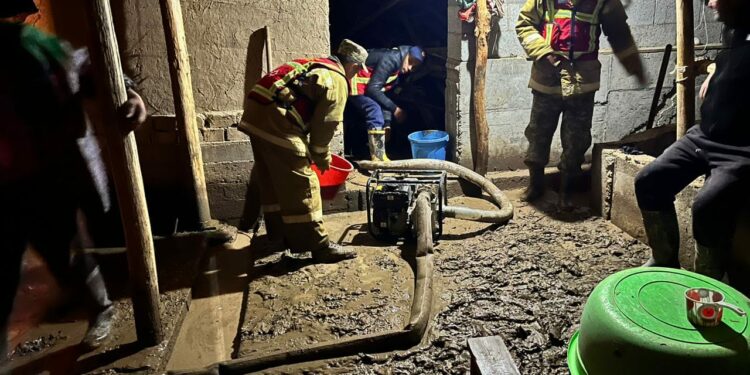 Жалал-Абадда сел жүрүп, 45 үйдү каптады (сүрөт)