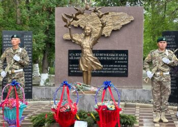 Кыргыз-тажик чек арасында каза болгондор эскерилди (сүрөт)