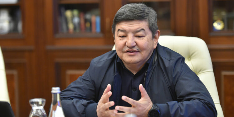 Акылбек Жапаров: «Электр энергиясынын тарифин көтөрбөсөк, ал тармакты талкалайбыз»