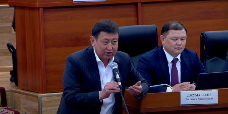 Депутат Түмөнбаев: «Элдин көйгөйүн укпасак, мандатты тапшырып тарап кетели!»