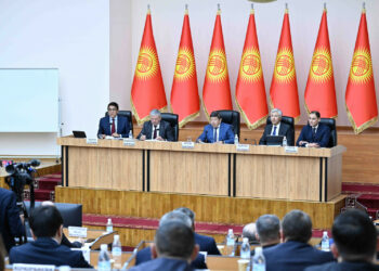 Акылбек Жапаров аткаминерлерге: «Баарыңарды карап турабыз»