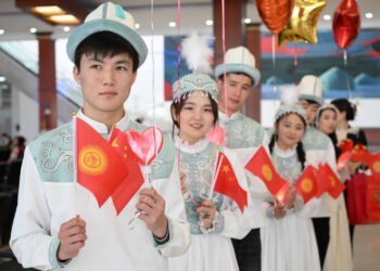 Кытайда жүрөгүнө операция жасалган балдар мекенге келишти