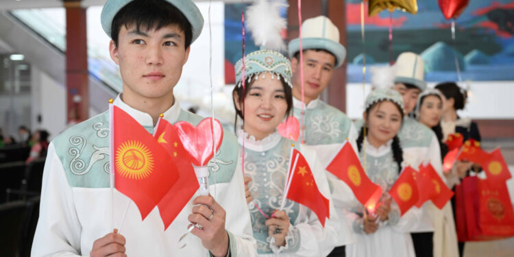 Кытайда жүрөгүнө операция жасалган балдар мекенге келишти