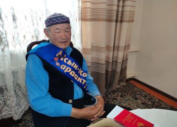 Акын, сатирик Жолочу Рысбаев көз жумду