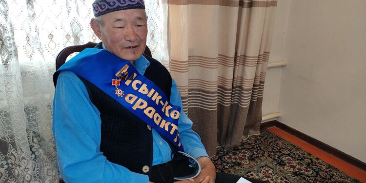 Акын, сатирик Жолочу Рысбаев көз жумду