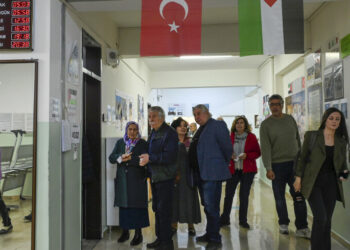 Түркиядагы шайлоо: Эрдогандын партиясы Стамбулда жана башка ири шаарларда утулуп калды