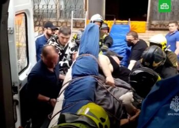 Орусияда терезеден чыгарылган салмагы 300 килограммдык киши каза болду (видео)