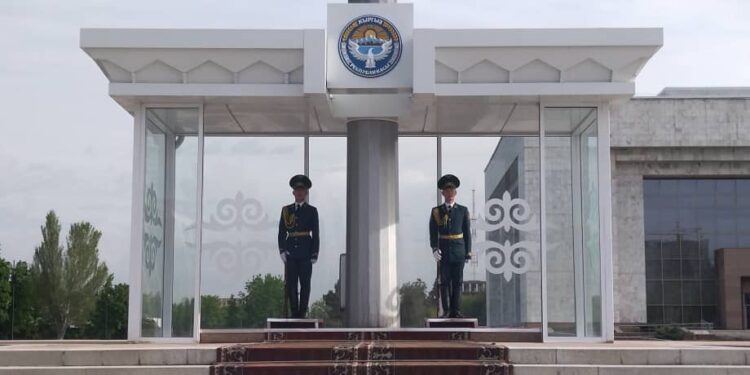 “Ала-Тоо” аянтынын оңдоп-түзөөгө жабылышы. Ардак кароол эмне болот?