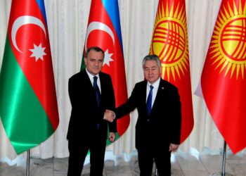 Кыргызстан менен Азербайжан ТИМ башчылары эмне боюнча сүйлөшүштү?